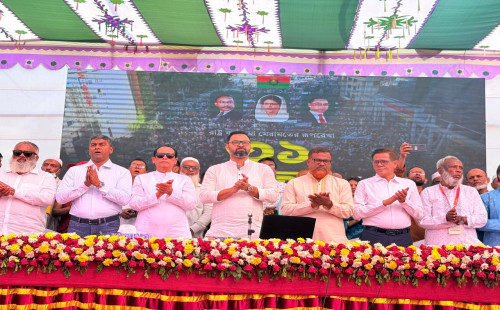 একটি গোষ্ঠী স্বৈরাচারী মনোভাব নিয়ে কথা বলছে : আমিনুল হক 