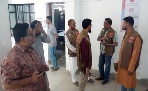 নাটোরে আদালতের মালখানা থেকে চুরি হওয়া স্বর্ণালংকার উদ্ধার 