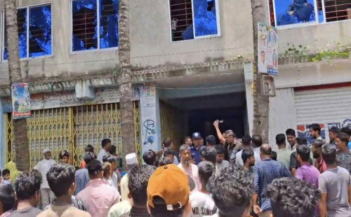 এক পরিবারের তিনজনকে পিটিয়ে হত্যার অভিযোগ 