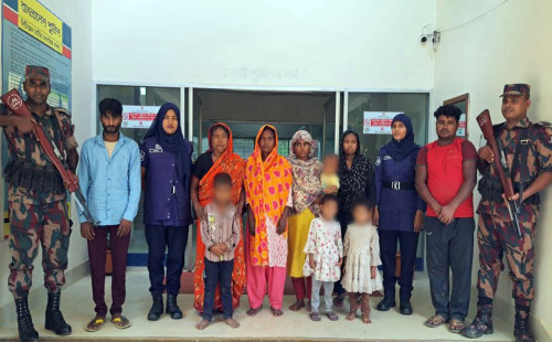পানিহাটা সীমান্ত এলাকা দিয়ে ভারতে বাসবাসকারী নারী ও শিশুসহ ১০ বাংলাদেশিকে পুশ ইন করেছে ভারতীয় সীমান্তরক্ষী বাহিনী 