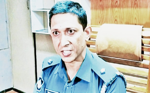 হোটেল হইতে ফুটপাত, সব জায়গায় চাঁদার ভাগপান মোহাম্মদপুর থানার ওসি ইফতেখার 