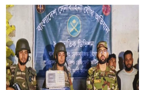 রাজধানীর যাত্রাবাড়ীতে সেনাবাহিনীর বিশেষ অভিযানে একটি কালোবাজারি সিন্ডিকেটের দুই সদস্যকে গ্রেফতার 