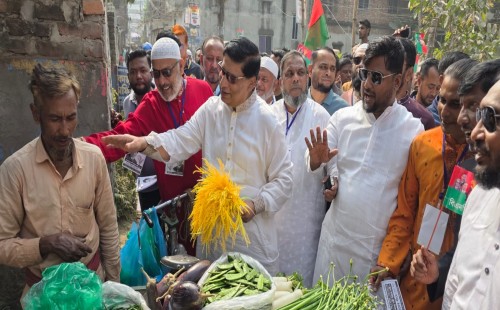 ঢাকা-৫ এর ৬৬নং ওয়ার্ডে গণসংযোগে নবী উল্লাহ নবী;   জনদুর্ভোগ লাঘব ও নাগরিক  সেবা নিশ্চিত করার আশ্বাস। 