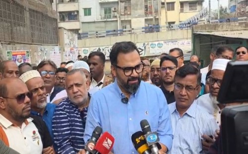 মিরপুরে ভোটারদের প্রভাবিত করতে "উপহার" বিতরণের অভিযোগ আমিনুল হকের 