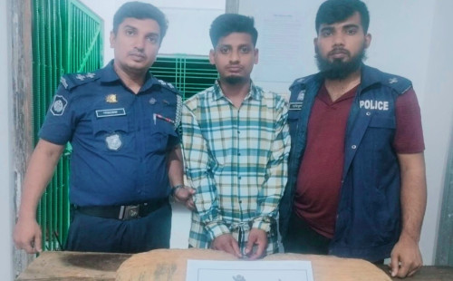 সোনারগাঁও থানা পুলিশের অভিযানে  ৪ কেজি গাঁজাসহ ১ জন মাদক ব্যবসায়ী  গ্রেফতার। 