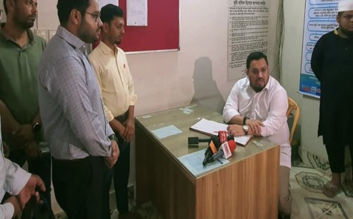 পুলিশ প্রটোকল ছাড়াই আমিনবাজারে আকস্মিক অফিস পরিদর্শনে ভূমি প্রতিমন্ত্রী 