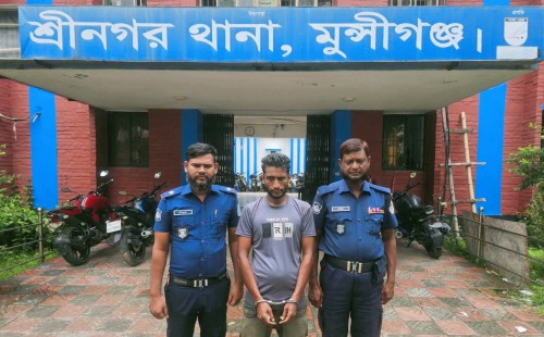 শ্রীনগরে চলন্ত গাড়ি থেকে নামিয়ে নারী যাত্রীকে ধর্ষণচেষ্টা: প্রধান আসামি আরিফ গ্রেফতার 